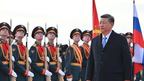 O presidente chinês, Xi Jinping, à chegada a Moscovo