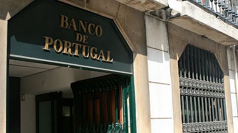 Juros da dívida de Portugal descem a dois anos e sobem a cinco e a 10 anos