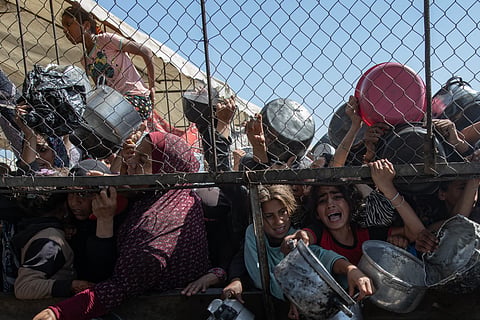 Moradores enfrentam fome e desespero diante de bloqueios de Israel.