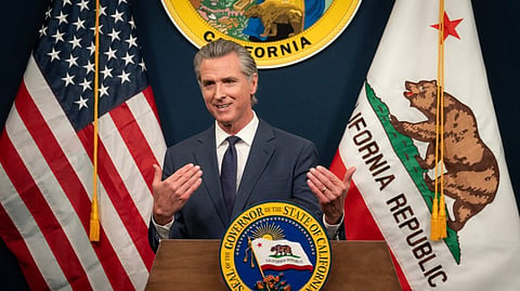 Gavin Newsom, de 57 anos, tem o seu grande teste político com esta crise que os democratas dizem ser amplificada por Trump ao enviar a Guarda Nacional sem o pedido do governador. “Descontrolado e desequilibrado”, diz o californiano do presidente.