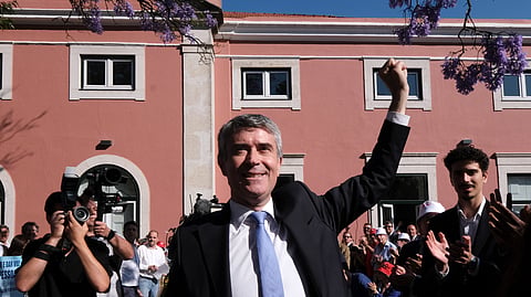 Carneiro promete "consensos com partidos do arco democrático" num PS que é "oposição responsável e firme"