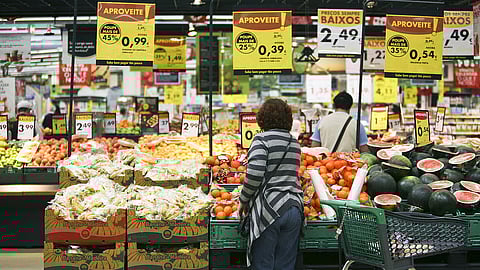 TdC alerta que receita do imposto sobre lucros extraordinários dos supermercados continua retida