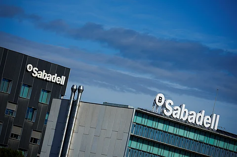 Bruxelas ameaça processar Espanha por travar OPA do BBVA ao Sabadell