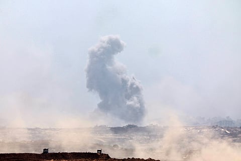 Bombardeamento israelita no norte da Faixa de Gaza. Apesar de “pausas táticas” em algumas zonas para a distribuição de ajuda, a guerra continua.