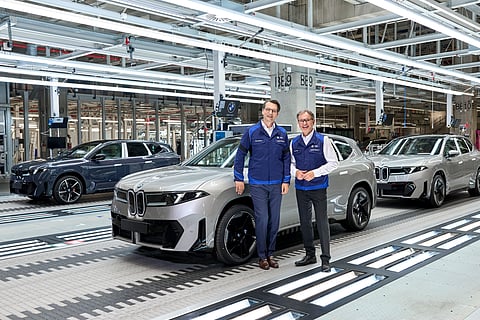 Milan Nedeljković, membro do Conselho de Administração da BMW AG responsável pela Produção, e Hans-Peter Kemser, diretor da fábrica de Debrecen.
