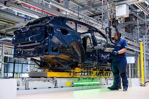 BMW recolhe 180 mil veículos na China por avaria com risco de incêndio