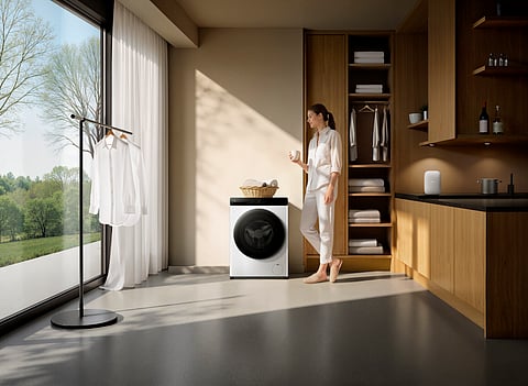 A máquina de lavar e secar que chega em novembro a Portugal é totalmente programável por telemóvel.