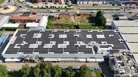 A central solar da EDP na fábrica da Johnson Electric em Piemonte (Itália) conta com capacidade instalada superior a 0,3 MWp.