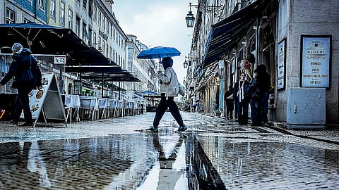 Porto, Braga e Viana do Castelo estão esta segunda-feira sob aviso amarelo devido à chuva forte