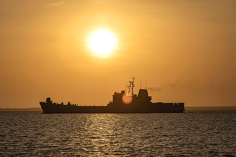 Apreensão de navio iraniano pelos EUA faz preços do petróleo subir mais de 5%