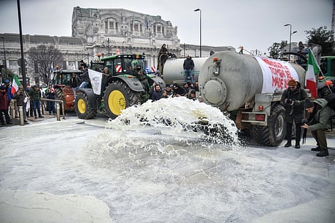 Agricultores em Itália protestam contra o acordo.