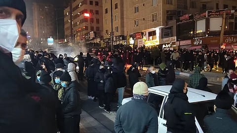 As duas condenadas, tal como muitas outras que não foram apanhadas ou que não receberam penas tão pesadas, manifestaram-se nas ruas de Teerão no dia 9 de janeiro.