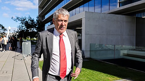 Sócrates tem nova advogada. Julgamento suspenso por 10 dias