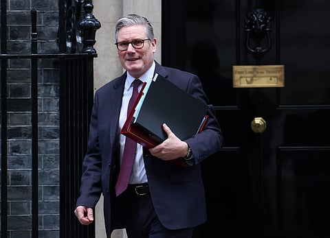 Keir Starmer diz arrepender-se da nomeação de Peter Mandelson.