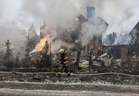 Rússia continua a bombardear áreas residenciais, como esta, em Kiev.