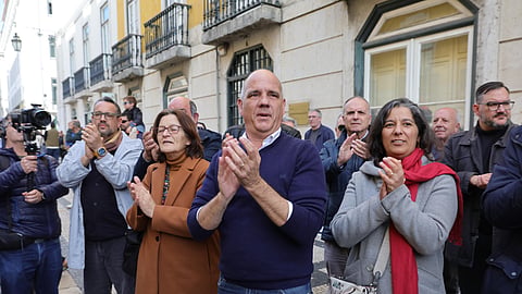 Secretário-geral do PCP, Paulo Raimundo, ao lado da líder parlamentar, Paula Santos.