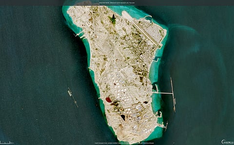 A ilha de Kharg, antes de ser bombardeada pelos EUA.