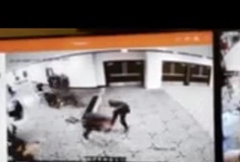 Vídeo mostra atirador a correr pelo meio dos seguranças