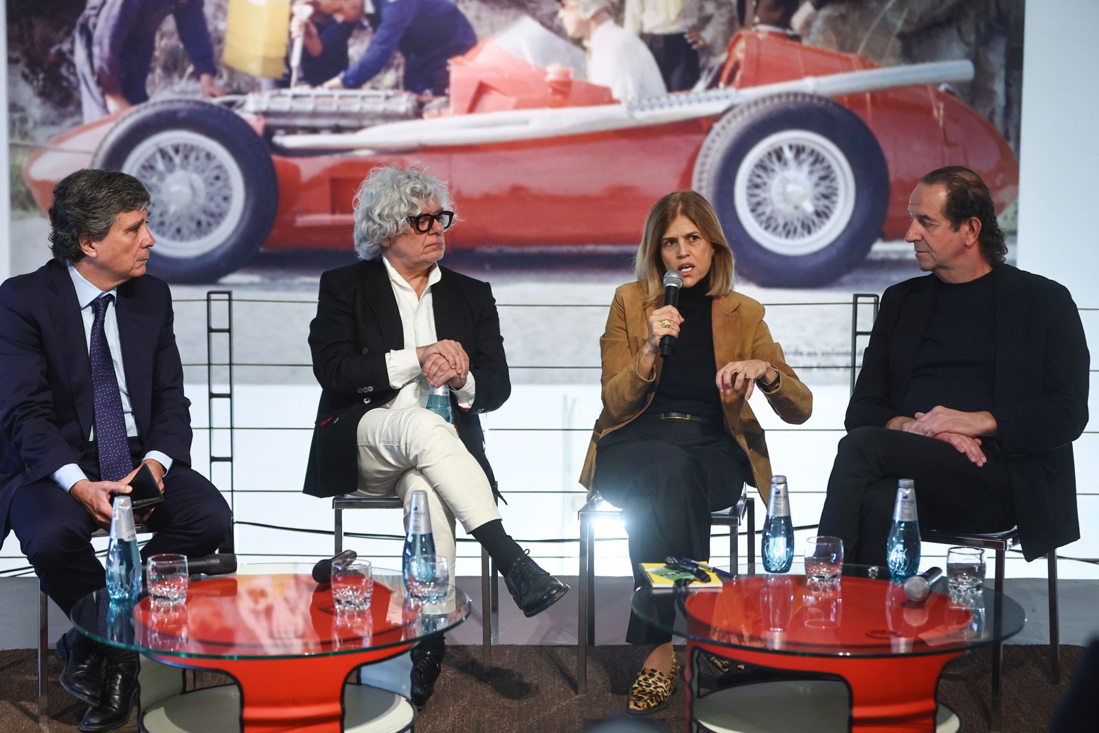 Os oradores da conferência realizada no Caramulo Experience Center foram (da esquerda para a direita): Paulo Pereira da Silva, da Renova, Cristina Vaz Tomé, do Metropolitano de Lisboa e Luís Abrantes, da Movecho.