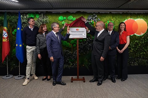 Carlos Moedas e Miguel Pinto Luz marcaram presença na apresentação do Centro de Excelência para a Inovação da Mastercard, em Lisboa.