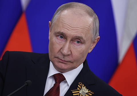 "Seria possível reunir num terceiro país, mas apenas se se alcançar um acordo definitivo sobre um tratado de paz", disse Putin.