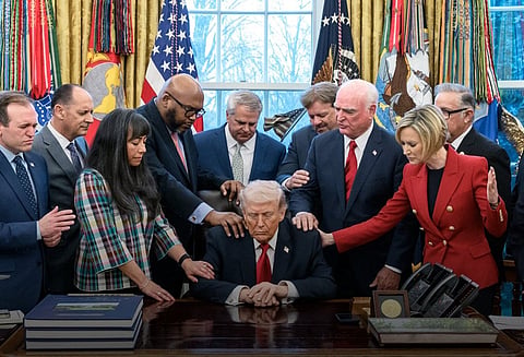 Trump na Sala Oval no Dia Nacional de Oração, a 7 de maio.