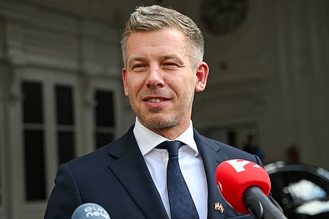 Magyar quer também acabar com fundações criadas por Orbán.
