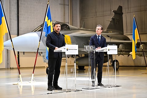 Zelensky foi recebido na Suécia por Ulf Kristersson.