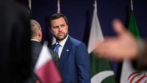 A delegação iraniana recusou aparecer em fotografias ao lado do vice-presidente dos EUA, J.D. Vance.