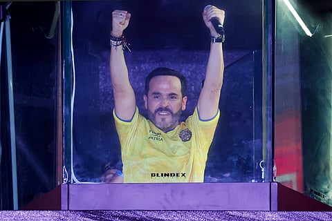 'El Tigre' fez o discurso da vitória atrás de um vidro à prova de bala, tal como aconteceu durante a campanha.