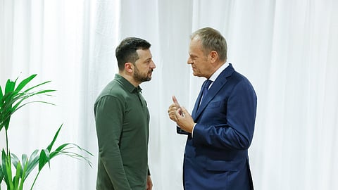 Volodymyr Zelensky e Donald Tusk à margem de uma reunião do Conselho Europeu em junho de 2024.