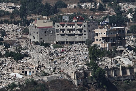 Uma bandeira israelita drapeja na aldeia de Meiss al-Jabal, no sul do Líbano.