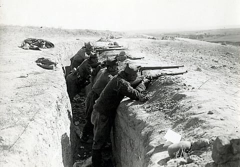 Combatentes numa trincheira na província de Toledo, outubro de 1936.