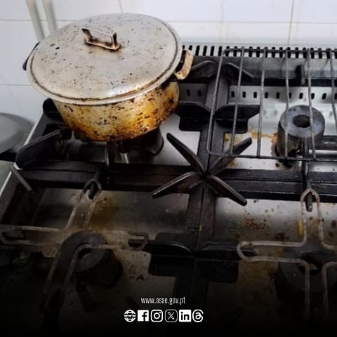 Foi detetada a "inobservância dos requisitos de higiene aplicáveis às cozinhas, copas e zonas de fabrico".