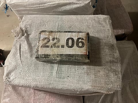 Operação recuperou a droga jogada no mar.