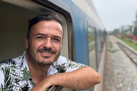 Deputado afirmou que está a fazer transiberiana, que sonhou durante anos.