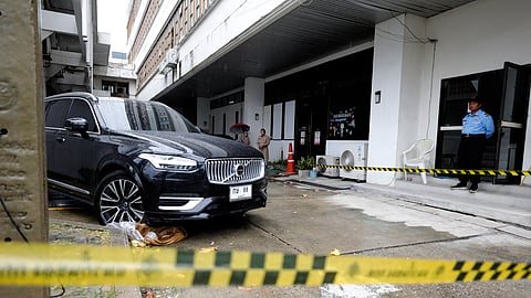 Thongchai Yenpraser foi alvejado à porta do escritório, quando estava dentro do carro.