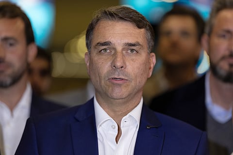 Flávio Bolsonaro diz que julgamento do pai foi "uma grande farsa orquestrada" para o tirar da vida pública