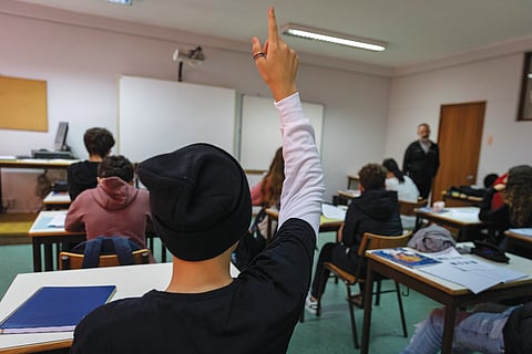 FNE diz que reforma tem de ser discutida antes de começar qualquer projeto piloto. Fenprof diz que resultado de piloto não pode ser seguido sem qualquer aprendizagem de erros