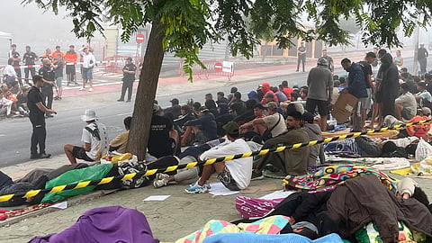 Migrantes nas ruas de Ceuta, mais de um mês depois de terem entrado na cidade autónoma espanhola.