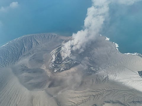 Autoridades atentas à erupção.