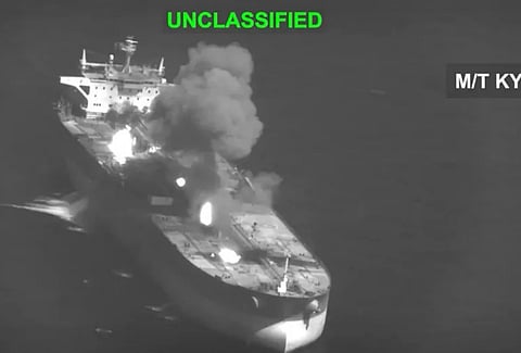 Estados Unidos atacam petroleiros iranianos perto da ilha de Kharg