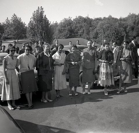 As concorrentes da 3.ª edição. A prova foi para a estrada no dia 26 de setembro de 1953. Após o percurso entre Lisboa e o Estoril, houve ainda uma competição complementar à frente do Casino. A grande vencedora do dia seria Alice Reis Vale, conduzindo um Lancia.