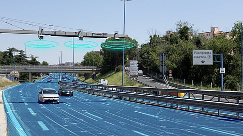 Na Tangencial de Nápoles, entre sensores invisíveis, inteligência artificial e antenas 5G, o asfalto converteu-se num interlocutor ativo da condução .