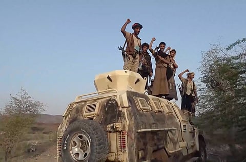 Houthis comemoram vitória militar na cidade portuária de Moca.