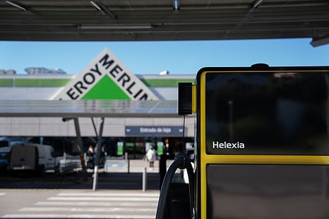 Leroy Merlin e Helexia lançam primeira rede de carregamento de veículos elétricos com fim social