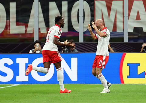 Benfica vence Milan pela primeira vez e entra na Liga Europa com triunfo histórico