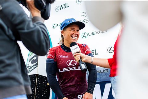 Yolanda Hopkins garante continuidade no circuito mundial de surf
