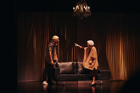A avó com o neto, Filipe, interpretado por Baltasar Marçal.