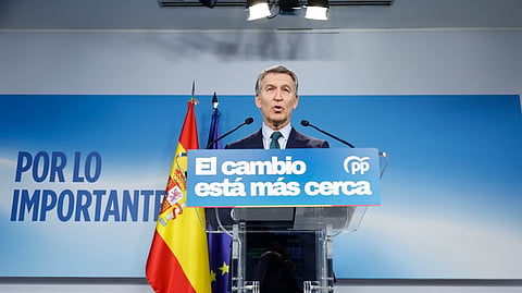 O líder do PP, Alberto Núñez Feijóo, é o favorito à vitória, segundo as sondagens.